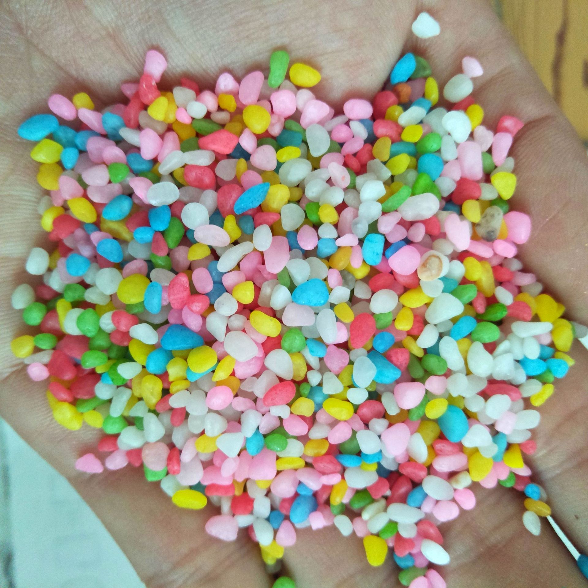 批发五彩石 儿童沙漏彩石 玩具彩色石子 配件用彩石砂 染色鹅卵石