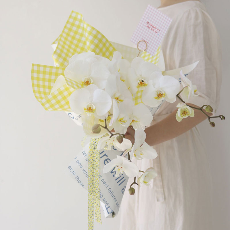 Wholesale Internet celebrity summer plaid small fresh waterproof flower wrapping paper grid plaid gift wrapping paper flower shop floral art