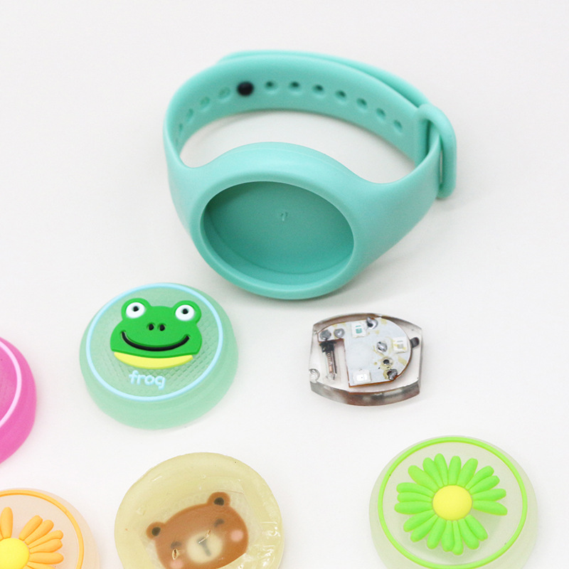 Pulseras de aceite esencial de dibujos animados revestidas de reloj giroscopio pulseras para bebés al aire libre pegado antihidratación anti sudor hebilla electrónica personalizada