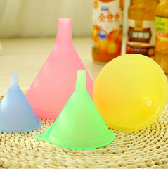 A1622 Candy Color Plastic Funnel 5-Pack Kitchen Practical Soy Sauce Funnel 0.072
