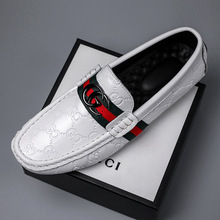 品质复古Fashion时尚男士真皮潮牌饰扣压花牛皮休闲豆豆鞋男代发