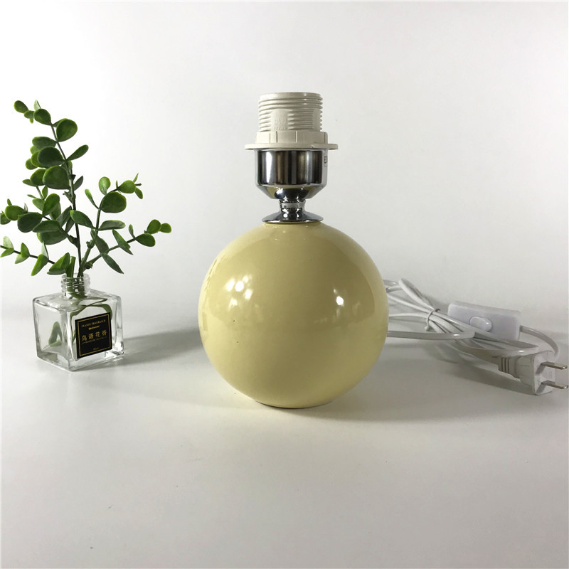 [Xianfan] ins cerámica esférica pequeña lámpara de mesa base E27 portalámparas con interruptor de Botón Línea plisada lámpara de mesa Accesorios