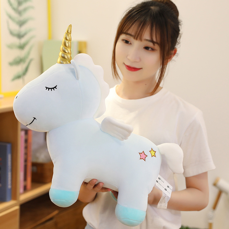 Fábrica al por mayor 2021 nuevo juguete de peluche unicornio muñeca Arco Iris caballo muñeca actividad regalo entrega de una pieza