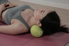 EPP Peanut Foam Roller Massage Ball Shoulder Neck Waist Leg Massage Ball Yoga Foam Roller Handheld Ball Muscle and Foot Bottom Relaxation