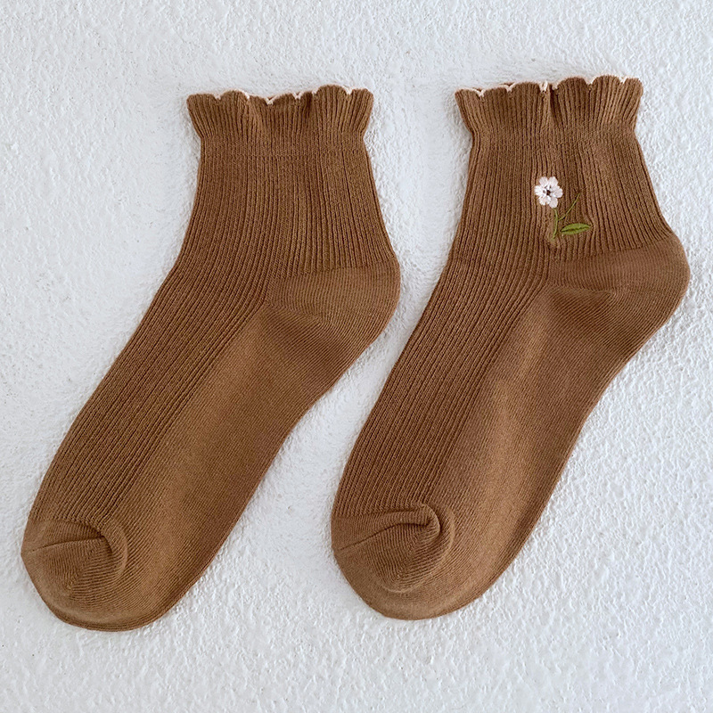 Calcetines de mujer en línea rojo japonés lindo flor pequeña curling calcetines de mujer sueltos algodón estilo coreano calcetines de mujer al por mayor