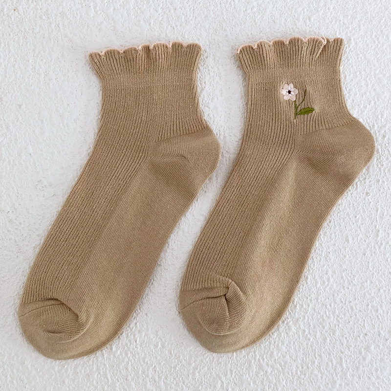 Calcetines de mujer en línea rojo japonés lindo flor pequeña curling calcetines de mujer sueltos algodón estilo coreano calcetines de mujer al por mayor
