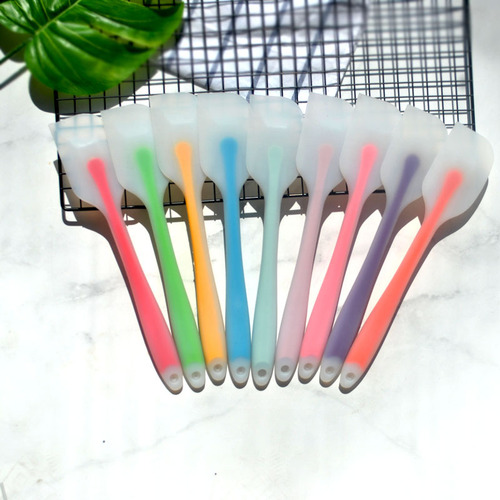 Large translucent integrated baking spatula, high temperature resistant silicone cream spatula, cake spatula, silicone products