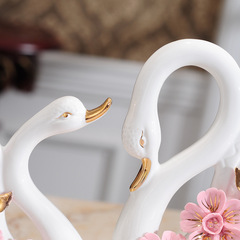 Factory wholesale swan ornaments ceramic decorations crafts friendship sister-in-law European style wedding gifts creative display
