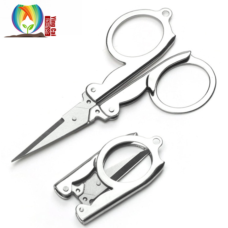 Venta al por mayor de acero inoxidable plegable tijeras pequeñas portátil de viaje al aire libre pequeñas tijeras de decoración estudiante mano colgando agujero tijeras pequeñas