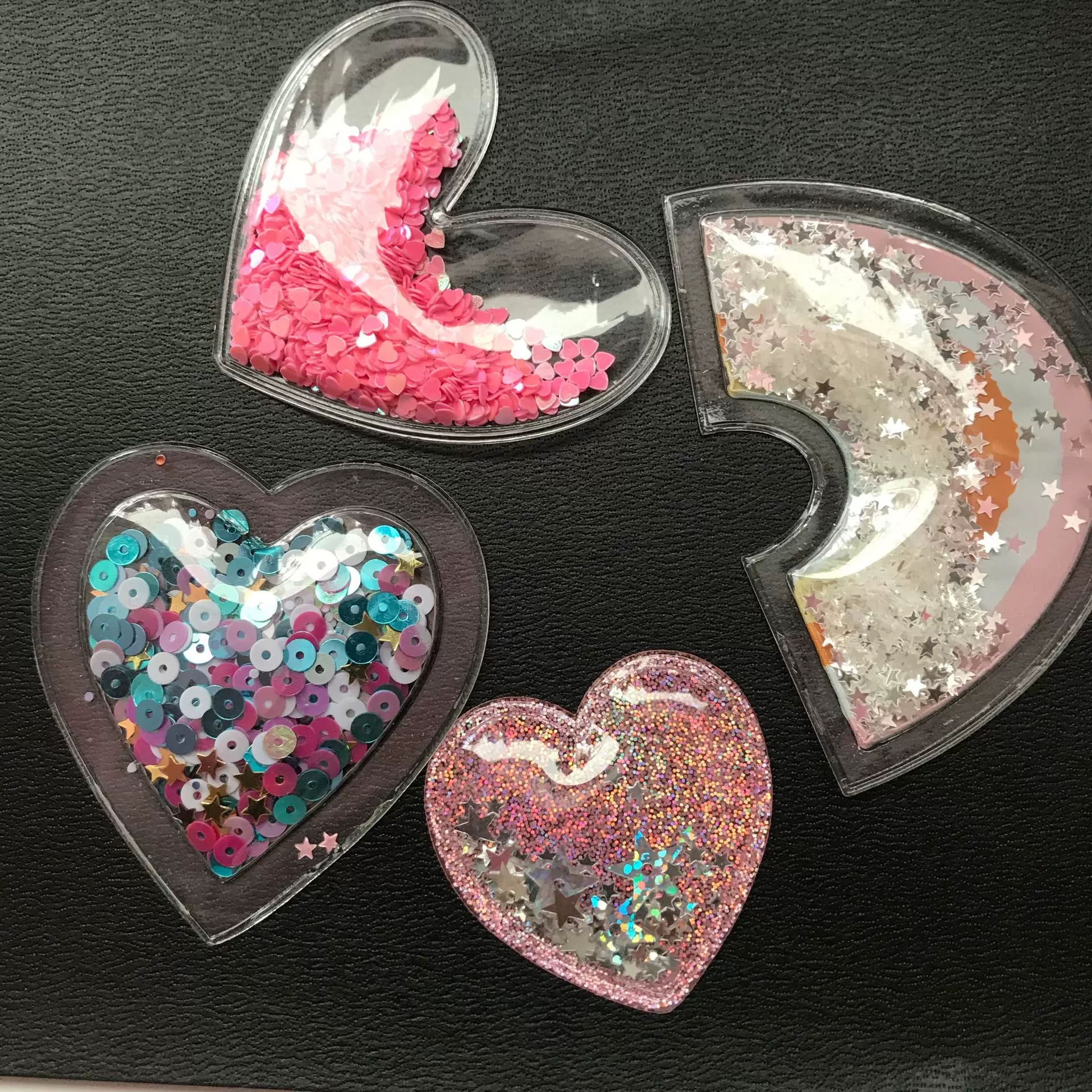 加工定制各种PVC亮片充气标珍珠标PVC金葱粉标饰品装饰闪亮服饰