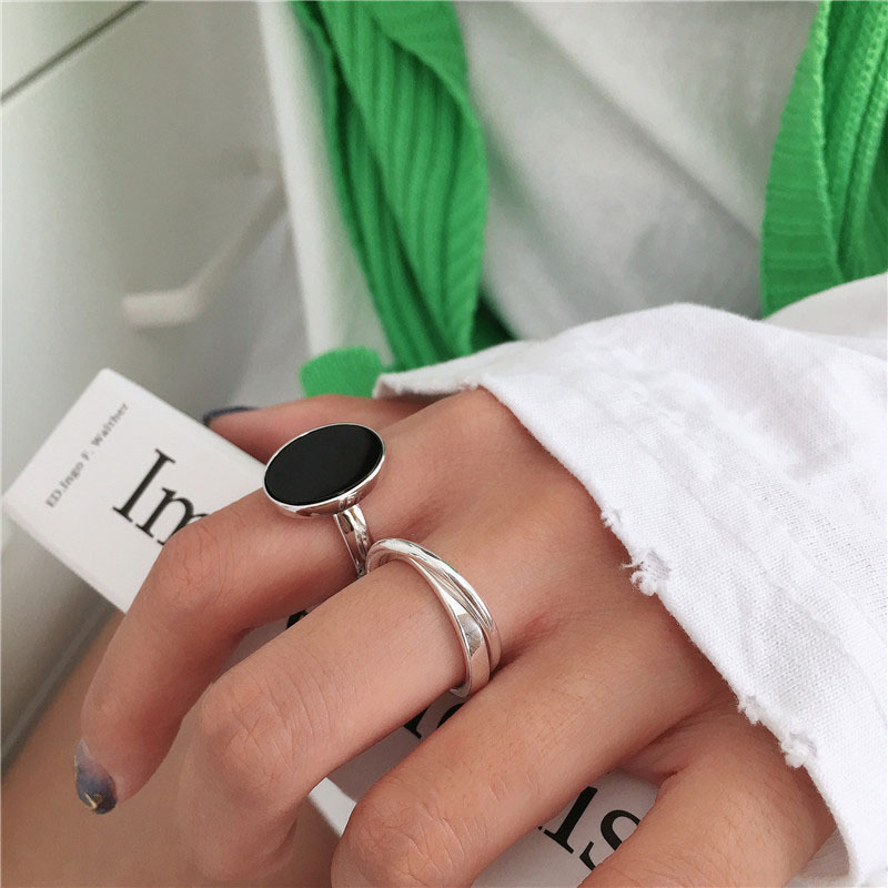Corea del Sur Dongdaemun S925 plata esterlina negro redondo marca Cruz anillo femenino nicho diseño sentido ins Internet celebridad anillo de dedo índice