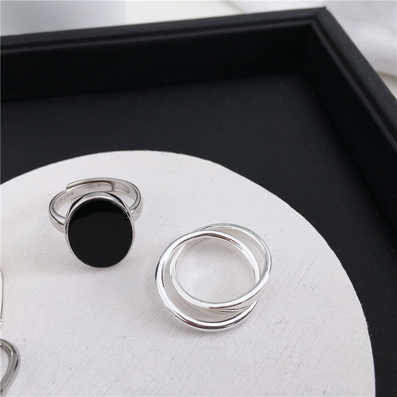 Corea del Sur Dongdaemun S925 plata esterlina negro redondo marca Cruz anillo femenino nicho diseño sentido ins Internet celebridad anillo de dedo índice