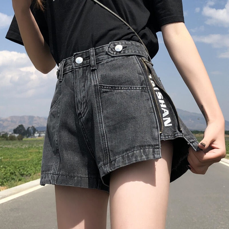 Korean Style High-Waisted Denim Shorts for Women, Loose Fit, 2026 Summer New Black and Gray Wide-Leg A-Line Slimming Hot Pants, Trendy on Instagram
