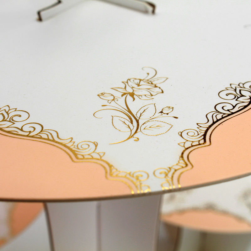 Soporte para pasteles de cinco niveles con encaje de estilo europeo simple y estampado dorado, soporte de papel para postres para el Día del Niño.