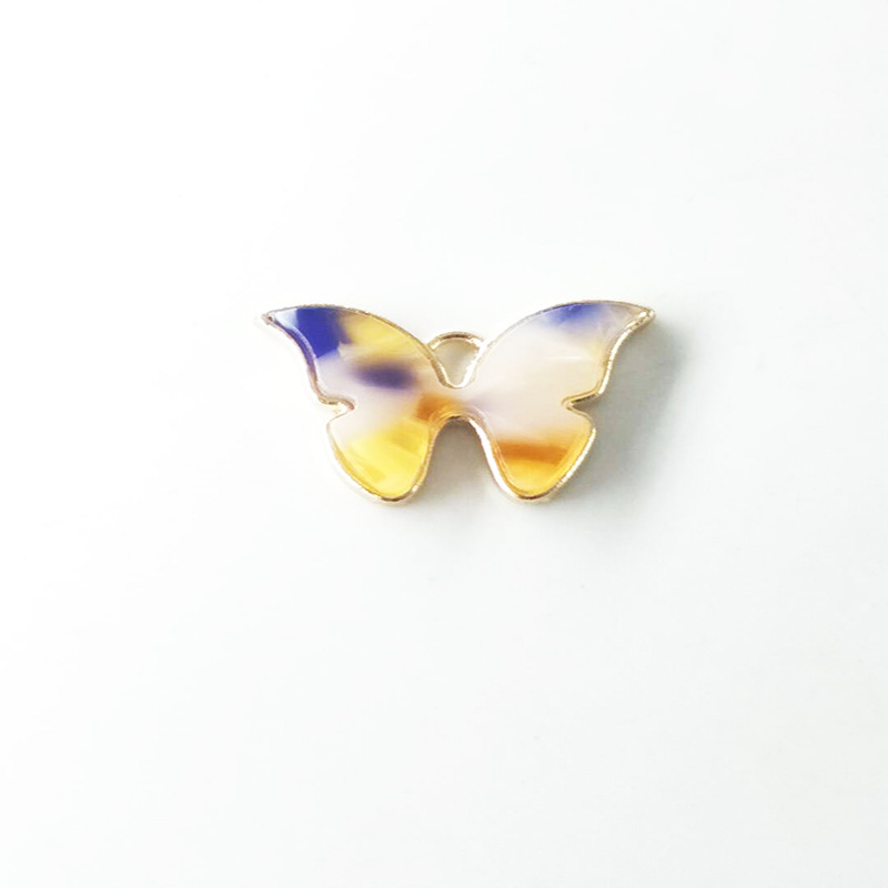 Transfronterizo Venta caliente accesorios de joyería de moda europea y americana DIY aleación resina color mariposa accesorios de joyería colgante único