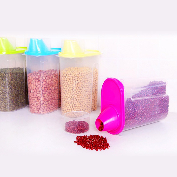 Bringing a transparent seal kitchen storage plastic storage tank…