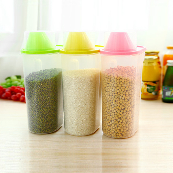 Bringing a transparent seal kitchen storage plastic storage tank…