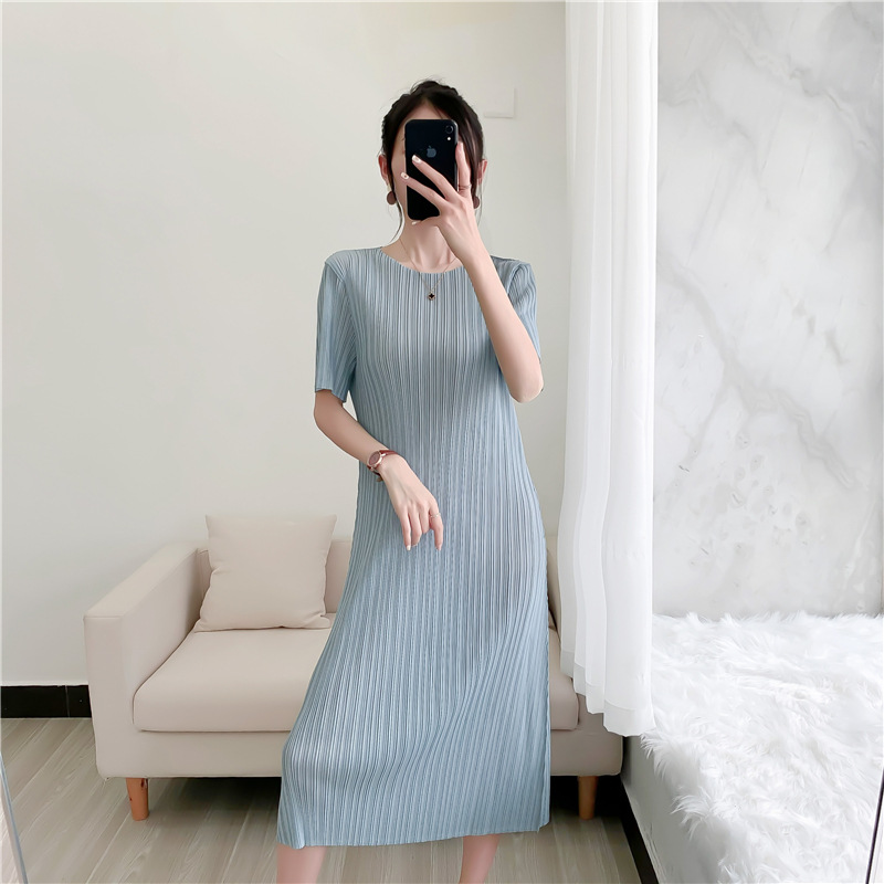 2022 Summer New Pleated Dress Slim-Fit Slimming Mid-Length Round Neck Short Sleeve Pleated Dress Elegant Commuting