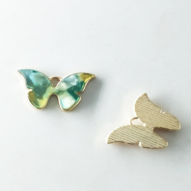 Transfronterizo Venta caliente accesorios de joyería de moda europea y americana DIY aleación resina color mariposa accesorios de joyería colgante único