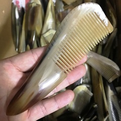 Natural African yak horn comb buffalo horn yellow horn comb hairdressing comb hairdressing comb health massage comb