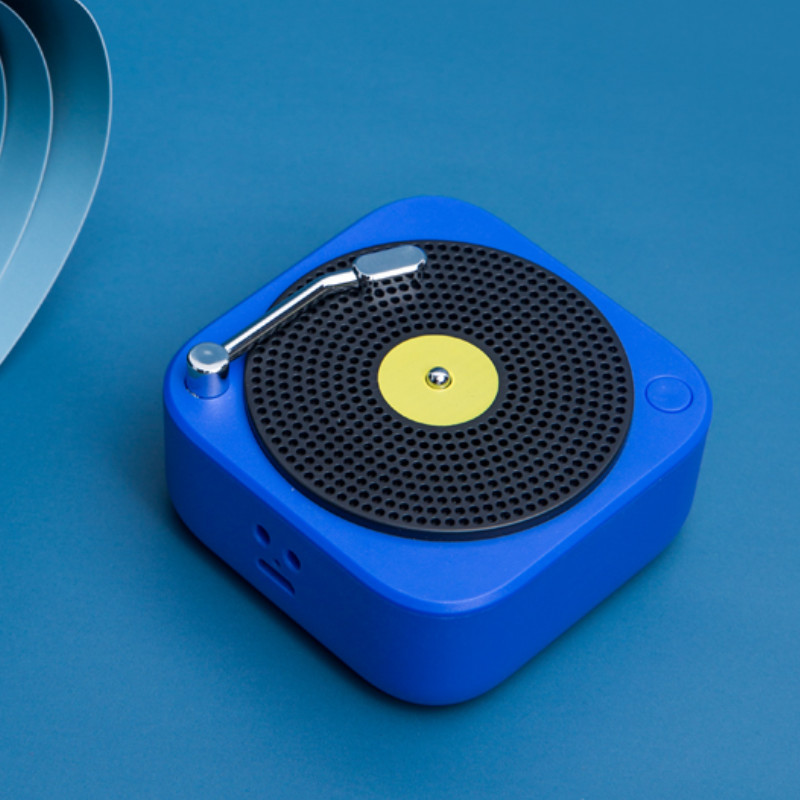 Small handheld multifunctional speakers