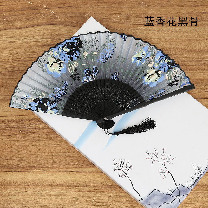 Hueso negro flor fragante azul