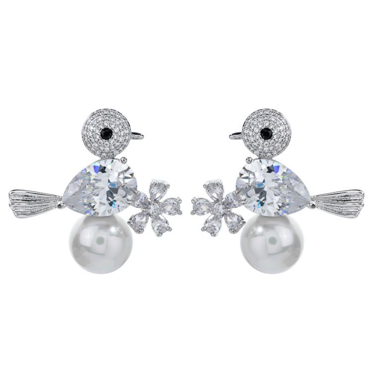 Fashionable elegant earrings pearl with zircon