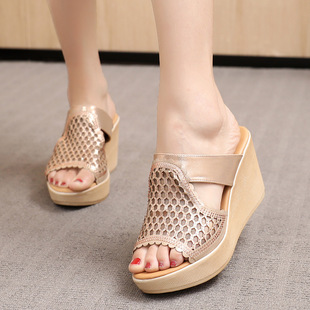 11CM���¸�Ь��Ů���ɸ��׷�ˮ̨�W��ˮ��U�Օr���⴩һ����Ь