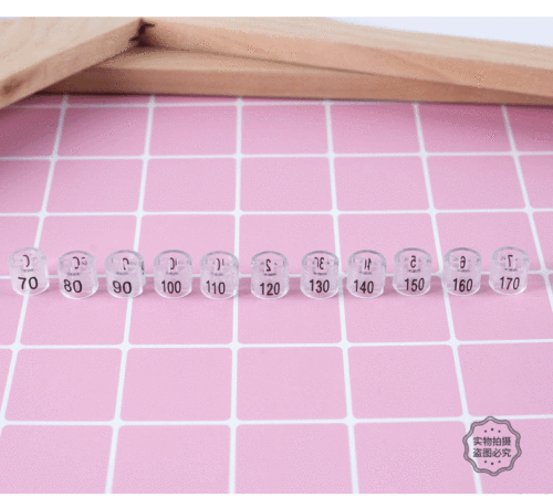 Children's clothing sizes, complete range of hangers, round size rings, clothing size tags, clip-on size labels, color-printed.