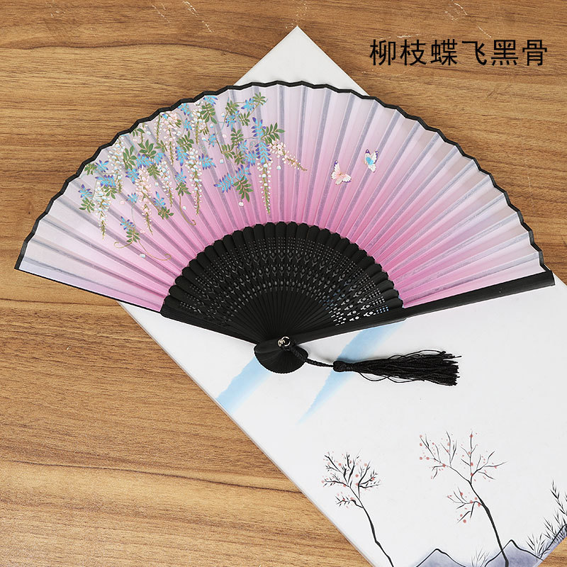 Sauce mariposa volando hueso negro