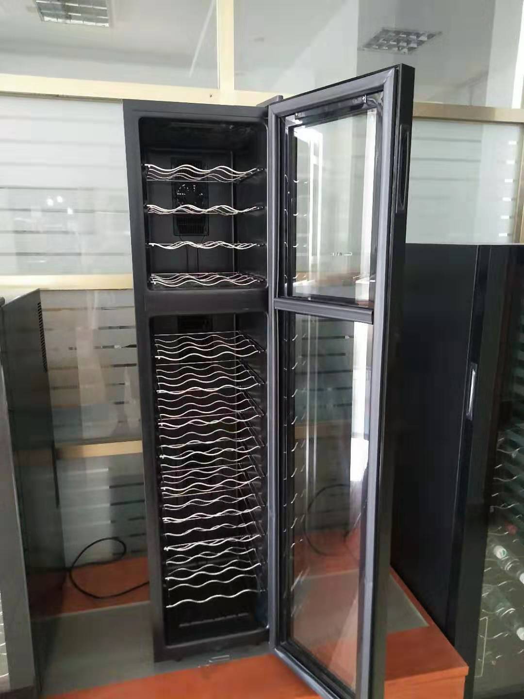 Potentes comerciantes hogar semiconductor electrónico gabinete de vino de temperatura constante pequeño gabinete de vino tinto Vitrina refrigerada de vino tinto