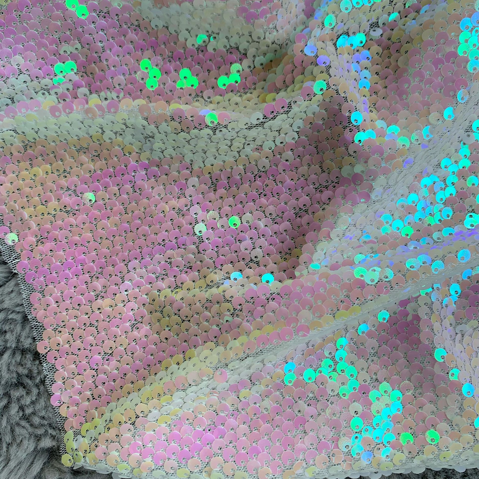 幻彩亮片网纱 绣片亮片网纱七彩珠片绣花布 洛丽塔童装女裙装面料