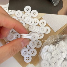 艺森ESSTUDIO 白色大褂厨师扣四眼宽边细边两眼面包黑白珠光纽扣