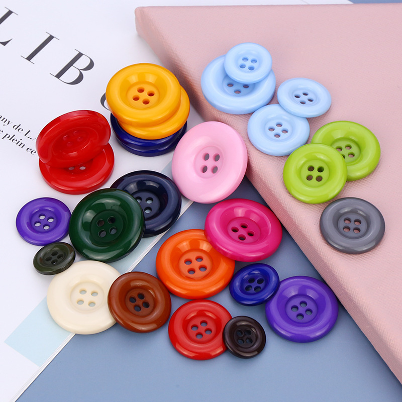 Factory supply resin four-eye color button coat button pajamas casual clothing button sweater button
