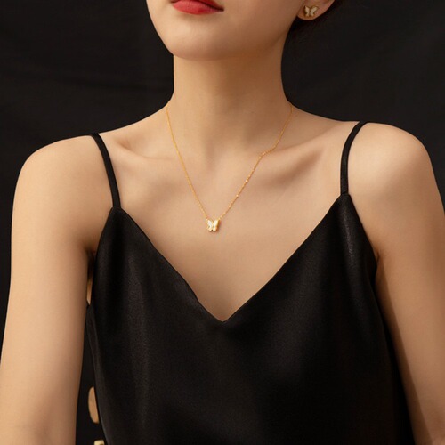 Internet celebrity light luxury ins butterfly necklace women's clavicle chain non-fading 18K gold necklace wholesale