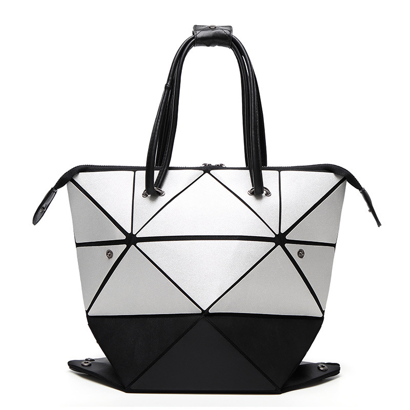 Japanese matte leisure and environmentally friendly handbag with versatile folding four in one deformation bag, patent_voghion.com