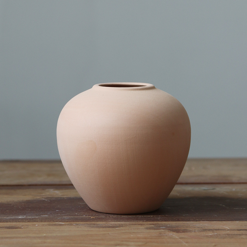 작은 둥근 점토 냄비