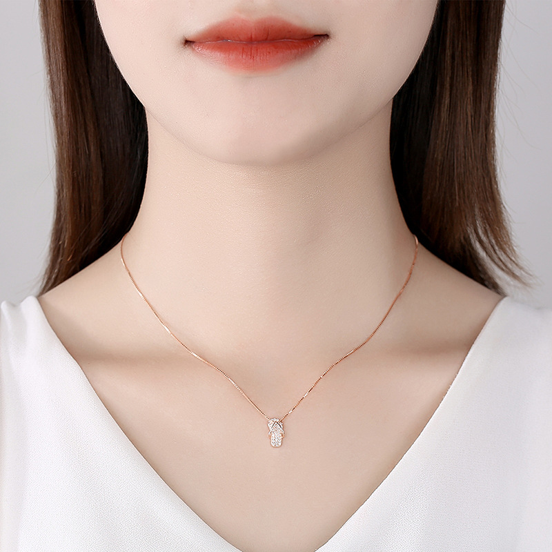 S925 plata zapatillas creativas collar de plata esterlina de las mujeres diseño de nicho personalizado colgante simple cadena de clavícula ins moda