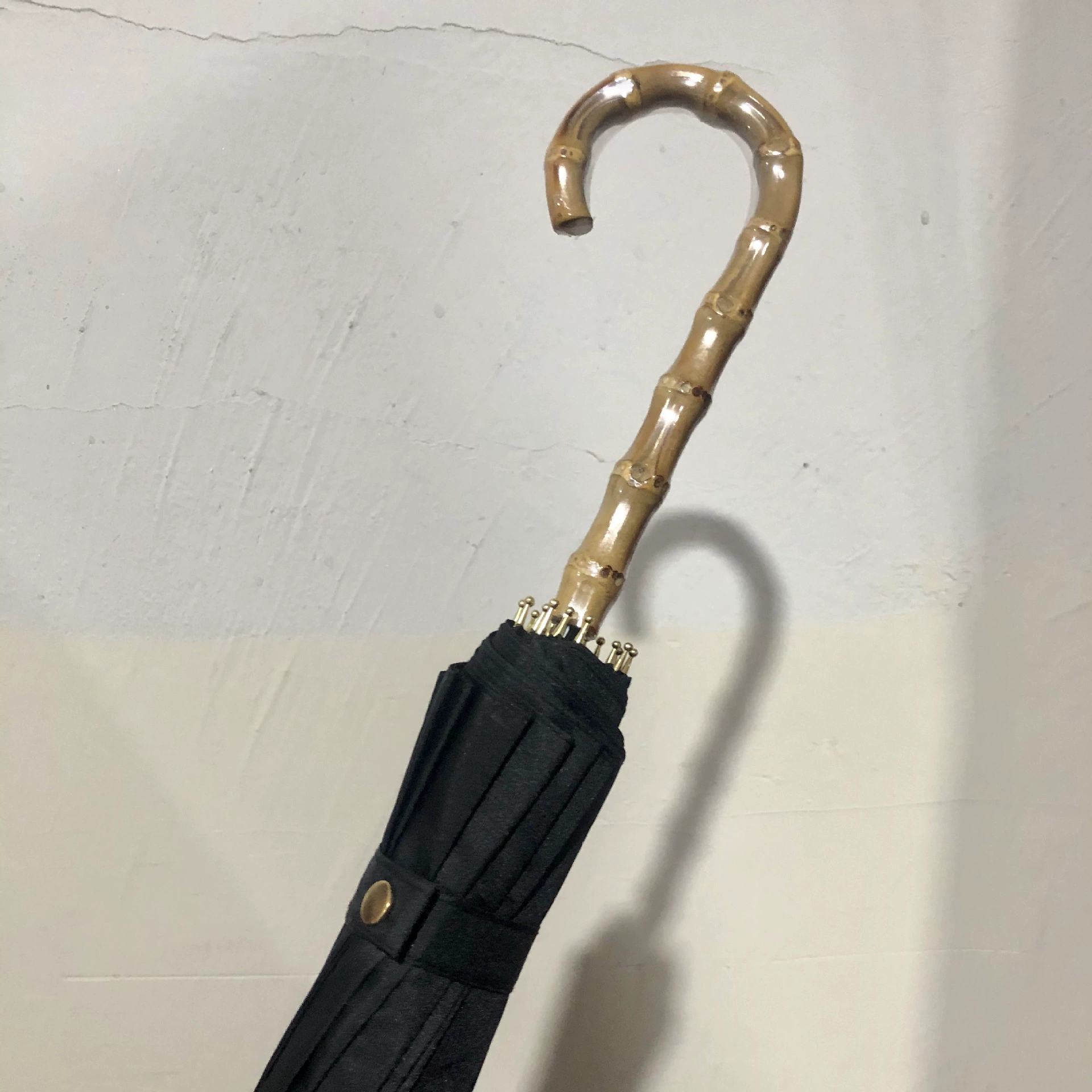 Straight Umbrella (Aila) Bamboo Handle, 16-Rib Automatic, Long Wooden Hook Handle
