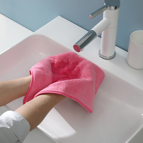 Factory direct supply of polyester and brocade coral velvet towels, water-absorbent 30*30 small square towels, soft and skin-friendly coral velvet towels wholesale