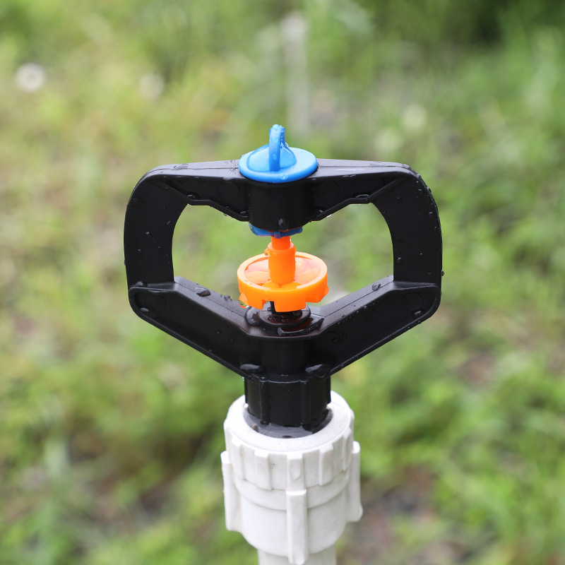4 dientes de plástico 360 grados rociador rociador verde de riego de césped agrícola rociador de agua enfriamiento sin impuestos