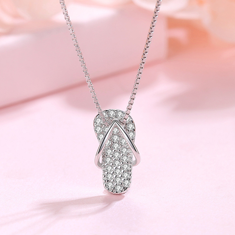 S925 plata zapatillas creativas collar de plata esterlina de las mujeres diseño de nicho personalizado colgante simple cadena de clavícula ins moda