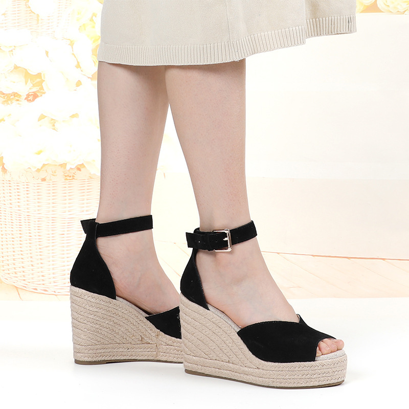 2026 Trendy Women's Shoes New Spring Floral Closed-Toe Wedge Soft Sole Designer Sweat-Resistant Dad Shoes Brown