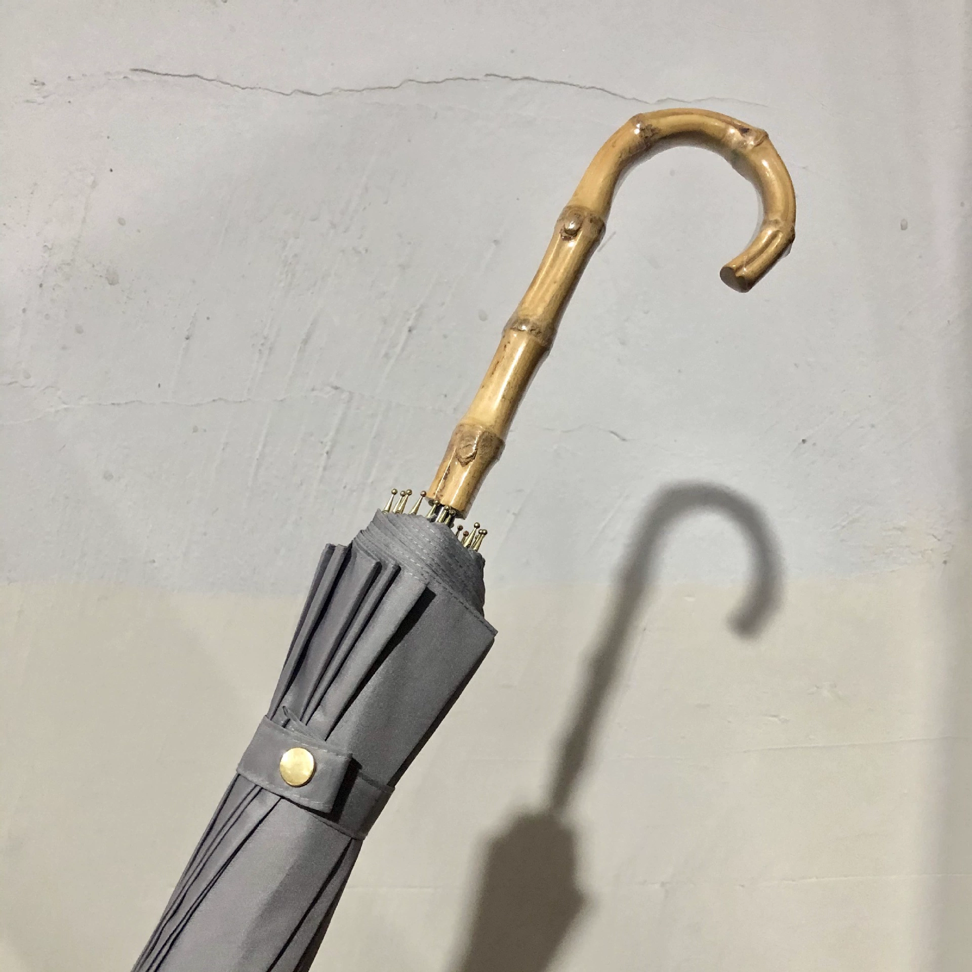 Straight Umbrella (Aila) Bamboo Handle, 16-Rib Automatic, Long Wooden Hook Handle