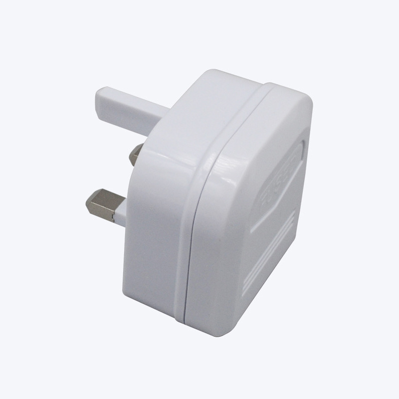 白色三扁脚转两圆脚 英式转换插头 CE认证 全新ABS欧规二圆转英标