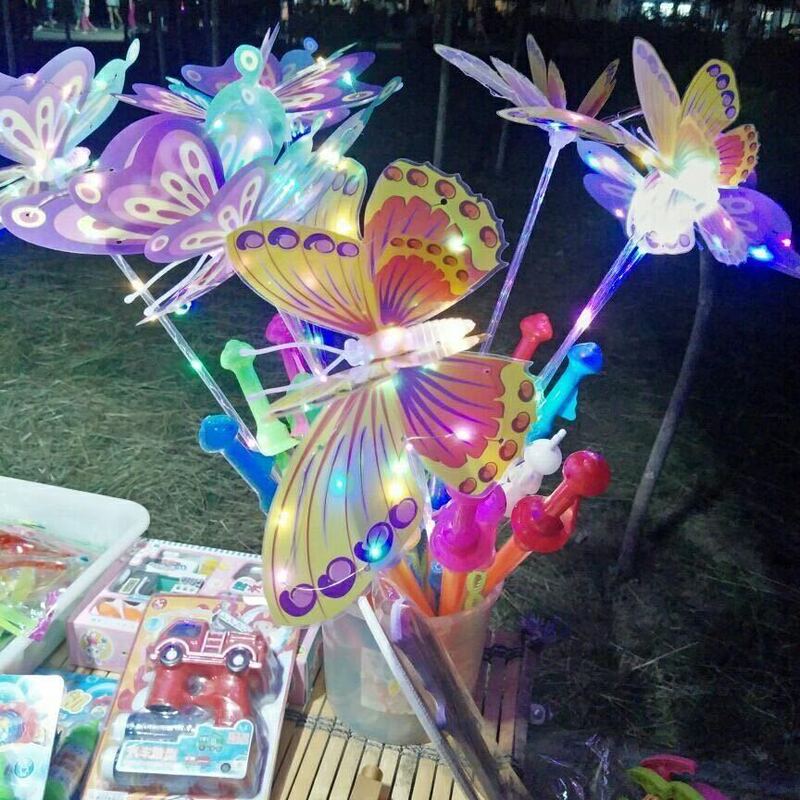 Factory Direct Sales New Led Simulated Butterfly Luminous Toy Local Promotion Night Market Hot Selling Flash Swing Butterfly