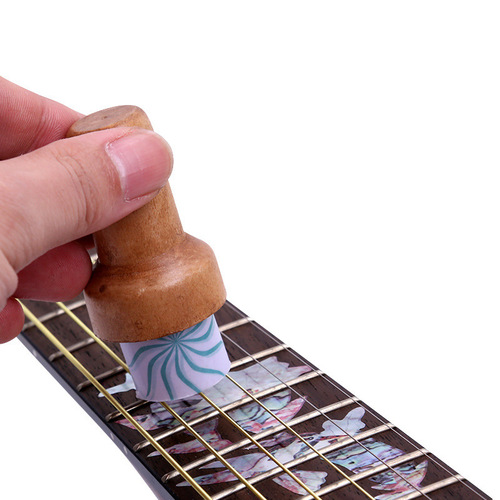 Taiwan's TCM string oil improves gloss and cares for the strings of guitars, erhu and other musical instruments. The patron saint of strings