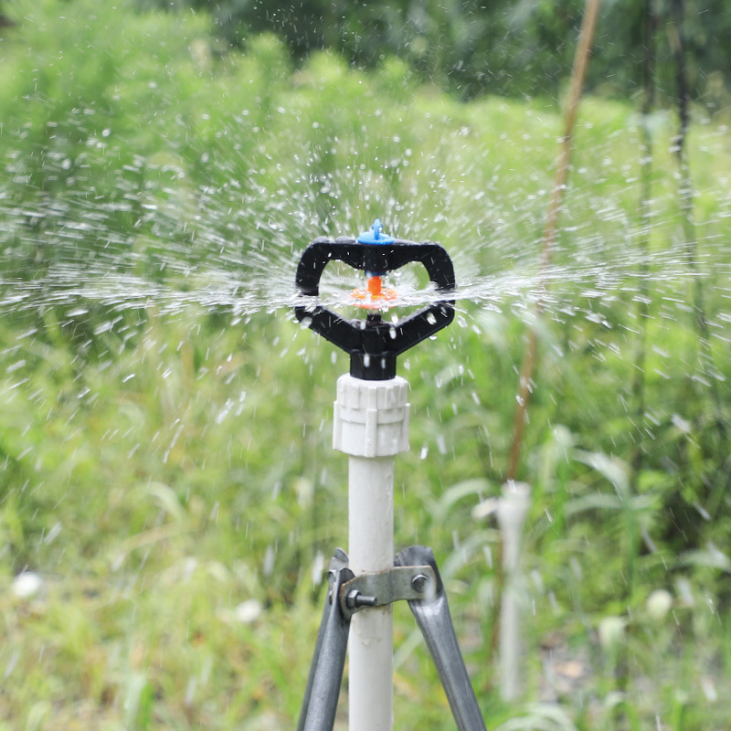 4 dientes de plástico 360 grados rociador rociador verde de riego de césped agrícola rociador de agua enfriamiento sin impuestos