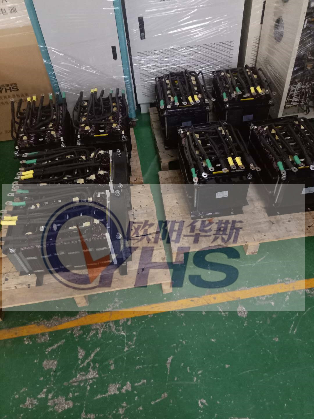 ����200KVA��Ƶ��Դ���ű����У�׼���������������380V 50HZ