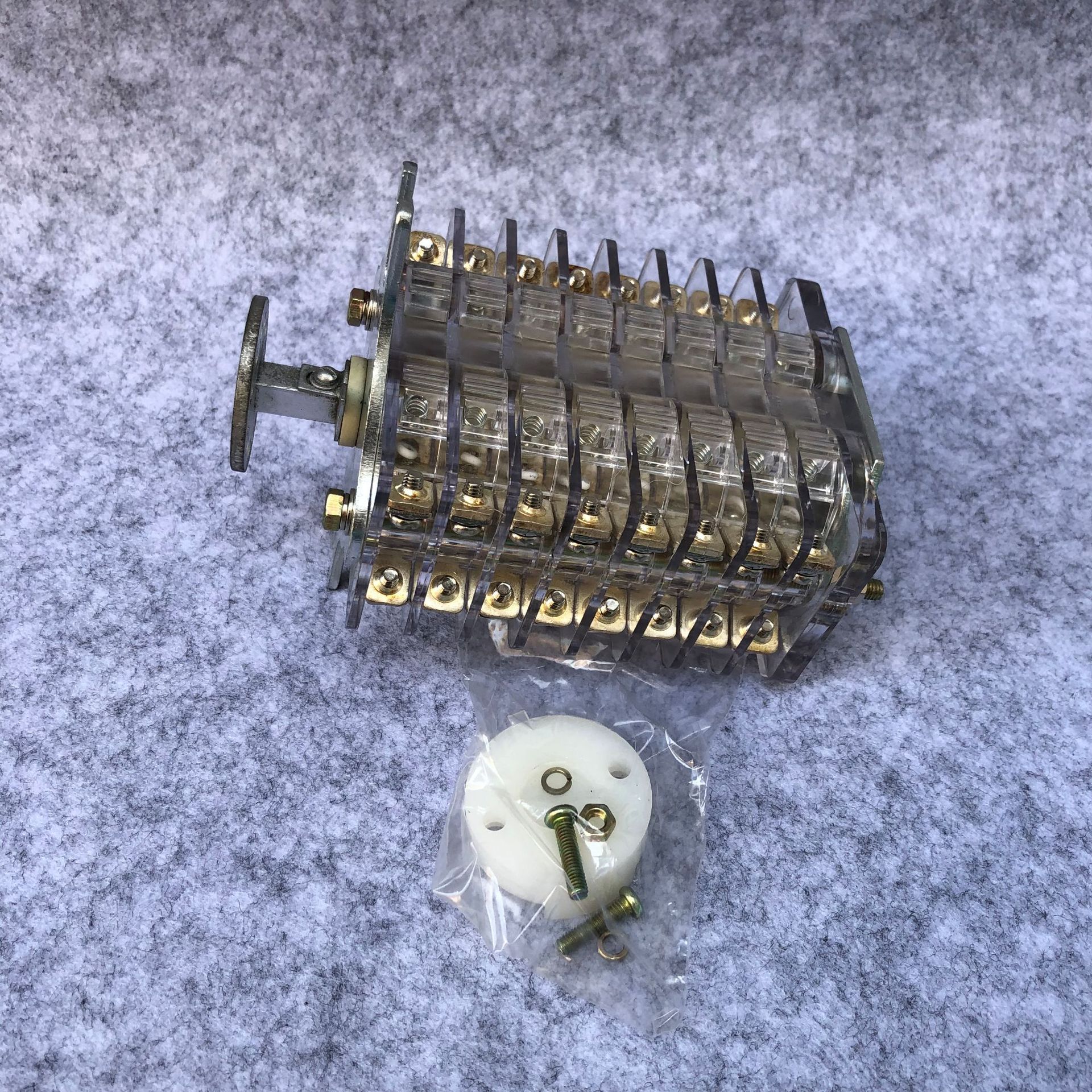 F11-11II/W.L鸿宝断路器辅助开关F11-12II F11-16III  F11-10III